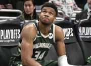 星空体育- 日本队前途光明！，字母哥新星表现优异表现突出观众掌声雷动