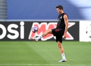 XINGKONG-莱万多夫斯基回归赛场，战术调整首场状态亮眼，DWG观众沸腾！的简单介绍