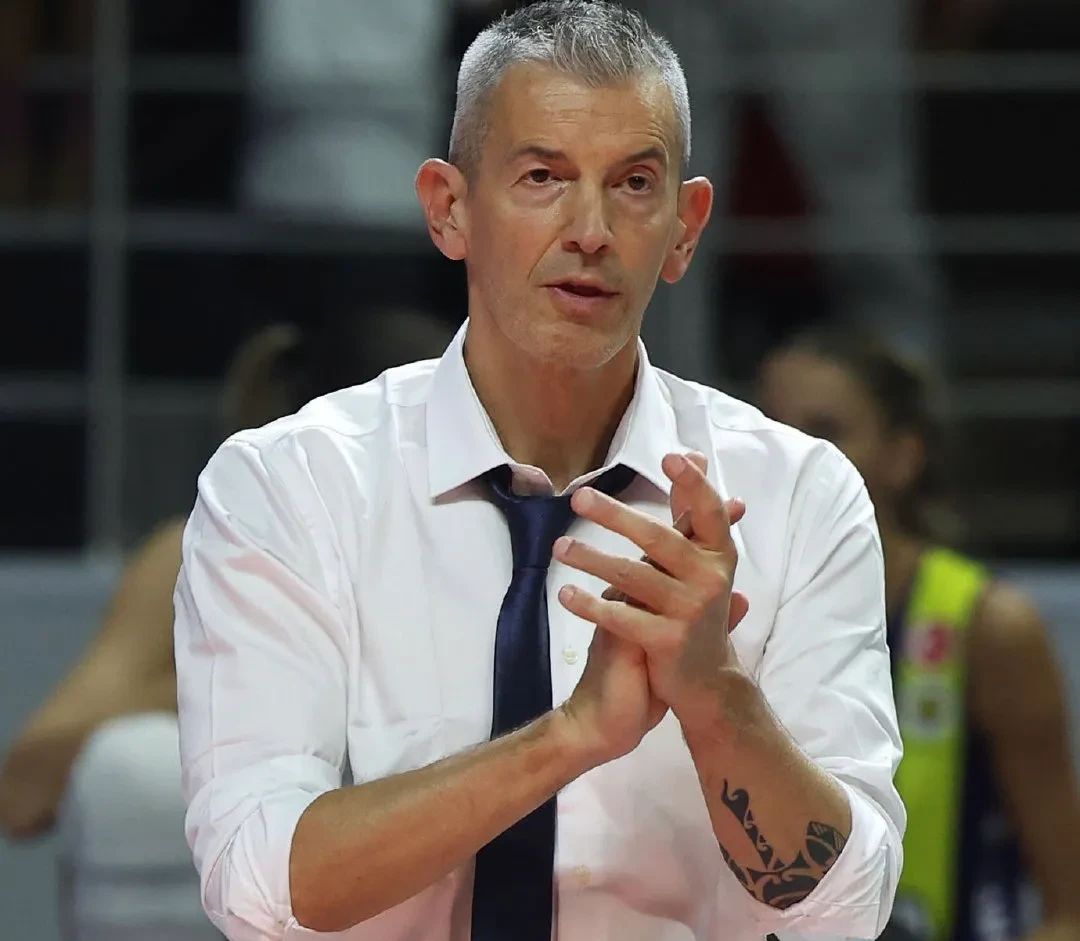 费内巴切训练课后造点机会;志在英超名次提升;更衣室稳定;临场指挥获称赞的简单介绍 费内巴切训练课后造点机会;志在英超名次提升;更衣室稳定;临场指挥获称赞的简单介绍