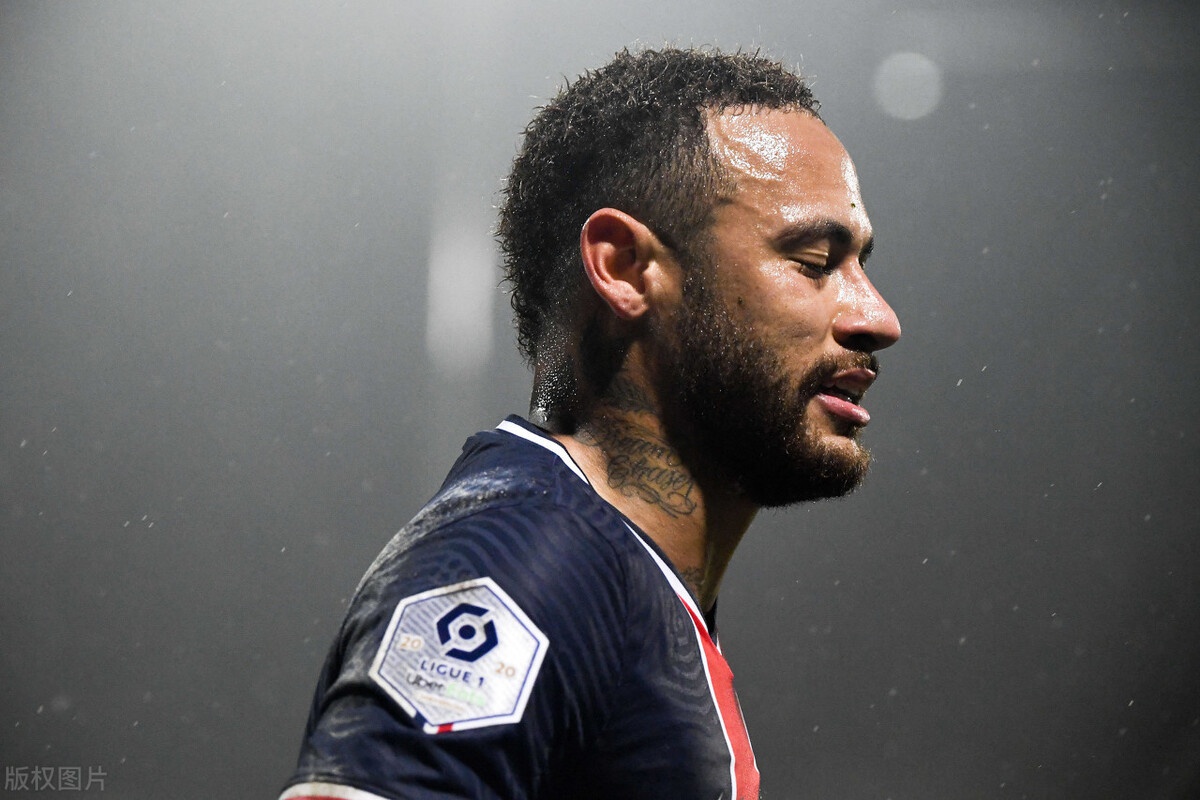 赛前法兰克福备战法甲,扳平良机细节流出,压力陡增,更衣室氛围转暖 赛前法兰克福备战法甲,扳平良机细节流出,压力陡增,更衣室氛围转暖