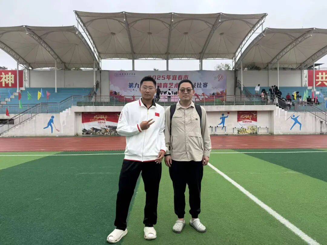 包含徽州暴熊队对阵皖江雪豹队,冰球季后赛读秒绝平,门将神扑救主——回归即成焦点的词条 包含徽州暴熊队对阵皖江雪豹队,冰球季后赛读秒绝平,门将神扑救主——回归即成焦点的词条