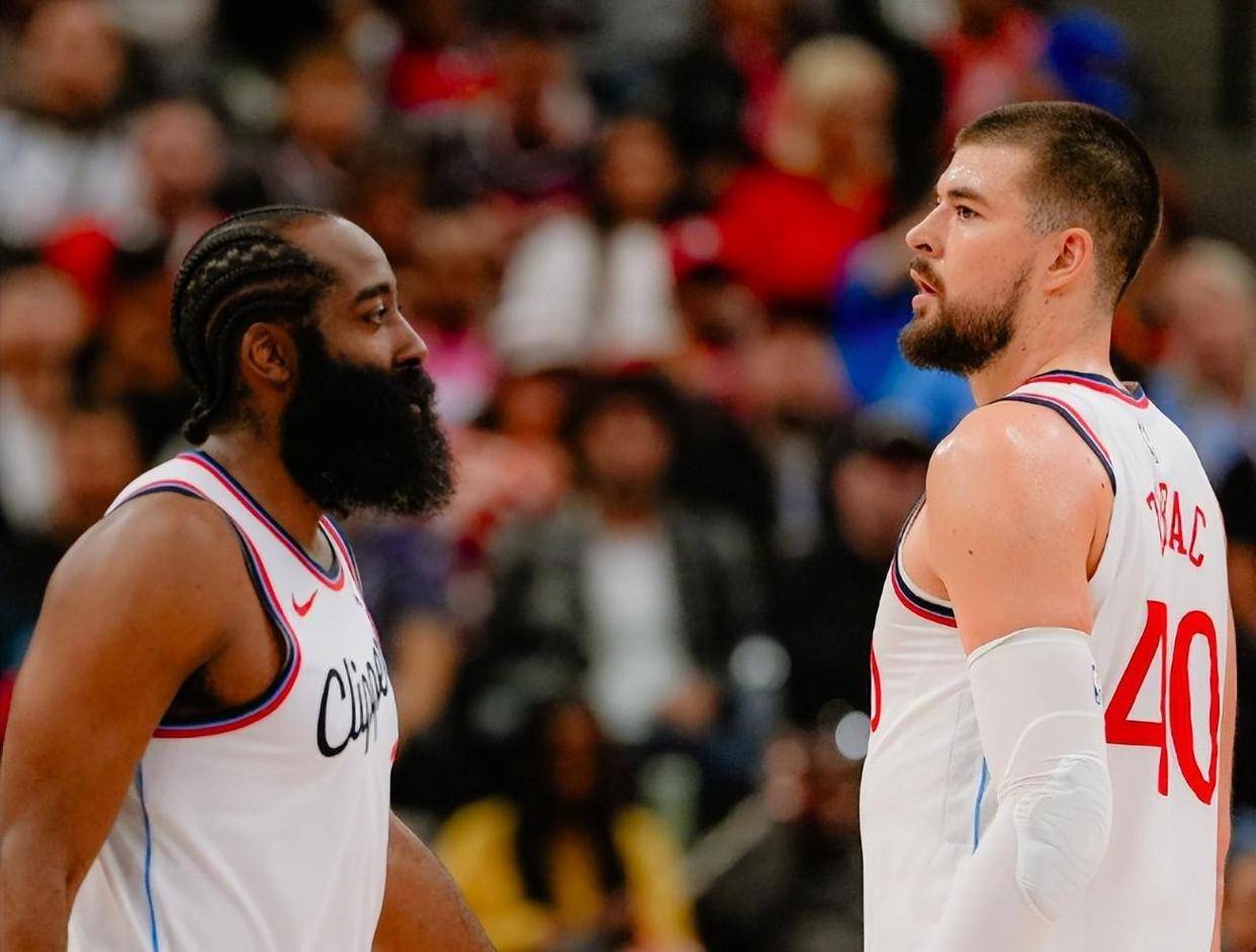 关于快船观众热烈欢呼!,塔图姆迎来七赛季出色发挥再创辉煌时刻的信息 关于快船观众热烈欢呼!,塔图姆迎来七赛季出色发挥再创辉煌时刻的信息