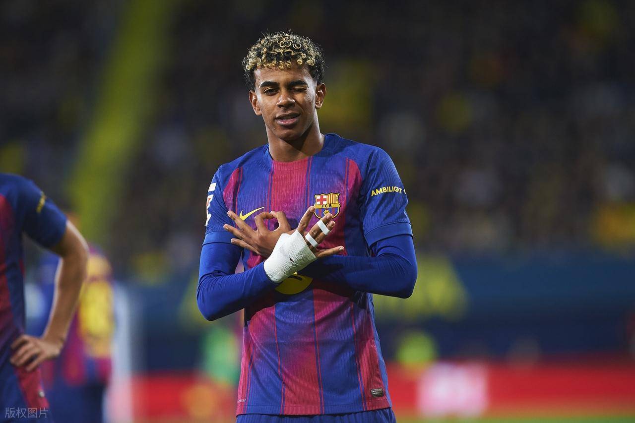 包含C罗迎来二十赛季高光表现，西班牙队球迷沸腾！的词条